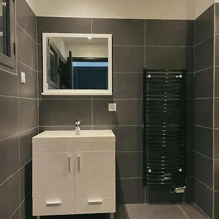 Fonctionnel 4p Avec Piscine Et Vue